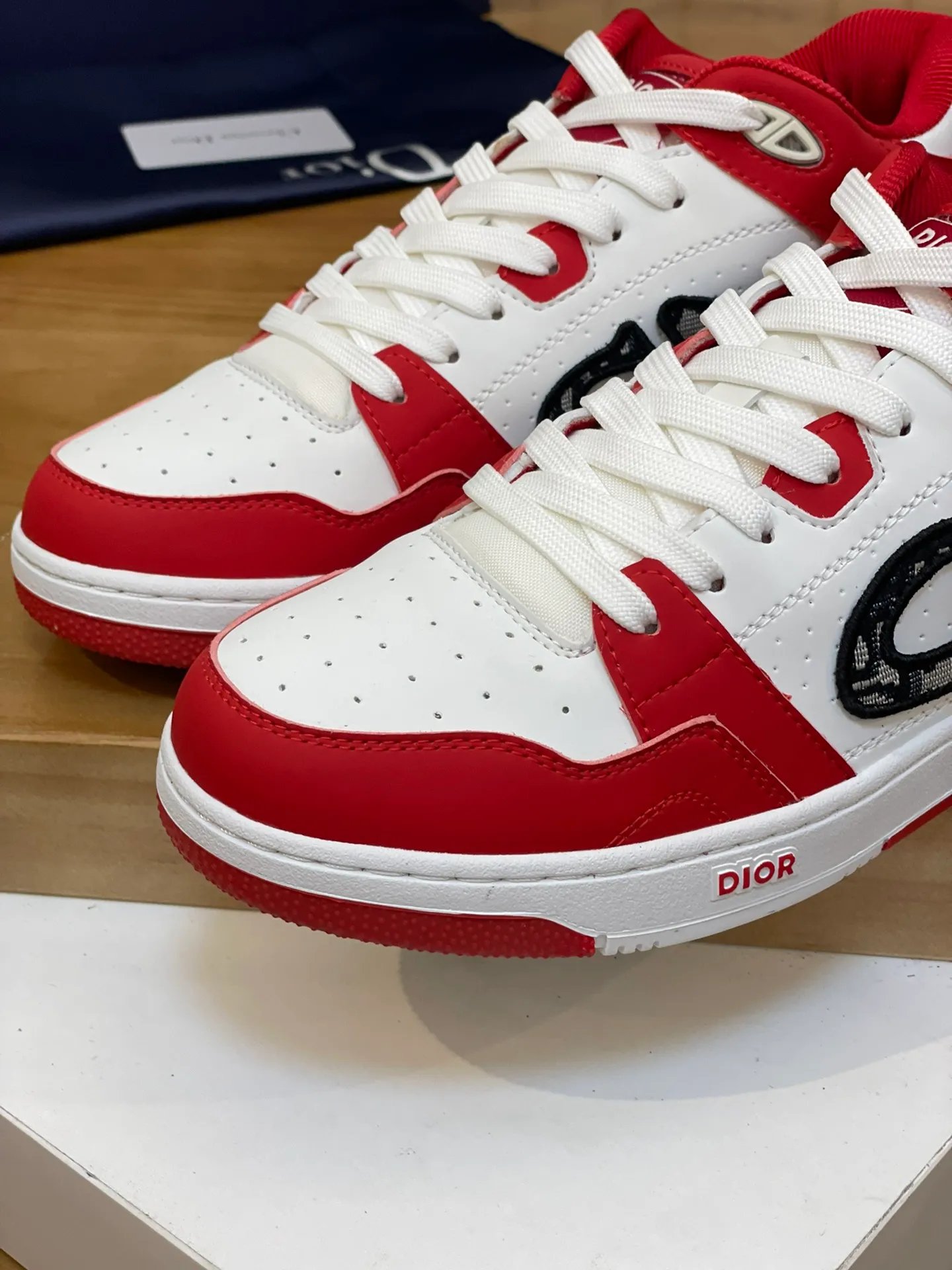 Men's shoes: 💰P440¥ Product trademark: Dior* "Dior*" high-top casual shoes Regular size: 38-44 (can be customized to 45.46) Product materials: Upper imported cowhide stitched with original fabric, breathable lining, original outsole. Number: 1006